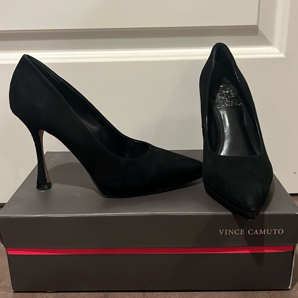 Vince Camuto black suede pumps size 6